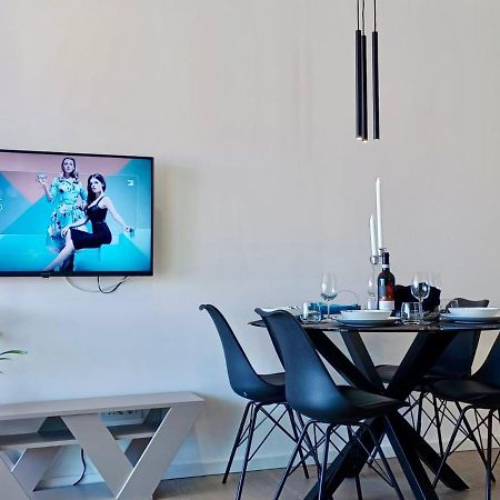 Aparthotel Villa V With Heated Pool 리예카 외부 사진