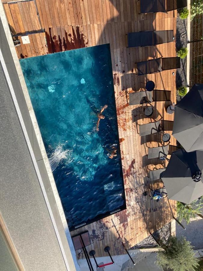 Aparthotel Villa V With Heated Pool 리예카 외부 사진